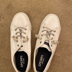 white leather material sperry shoes